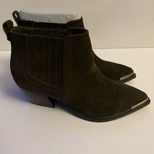 Sbicca vintage collection. Color Forest Green~ Size 7.5